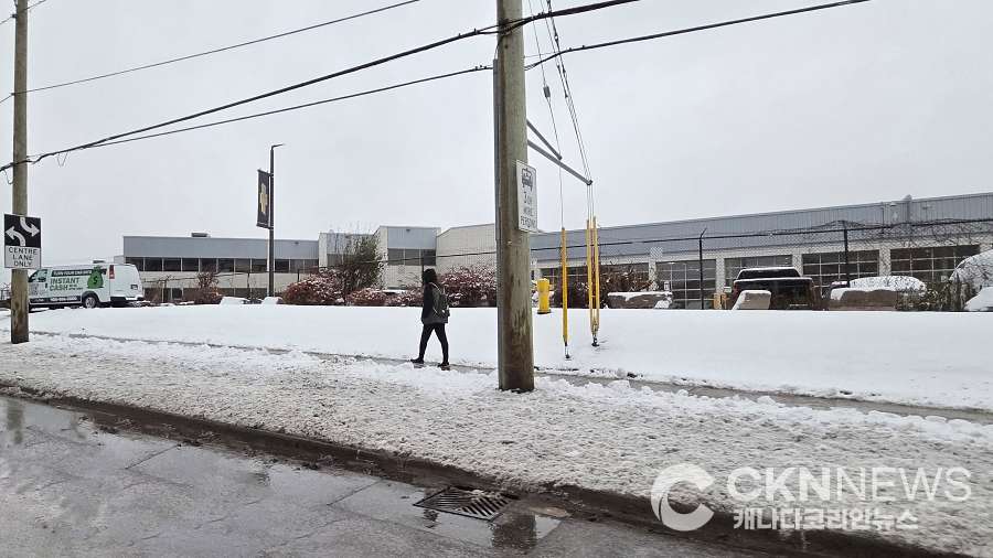 토론토, 강풍·눈폭풍 ‘체감 영하 12도’… 남부 온타리오엔 대설경보 - CKNNews 이미지